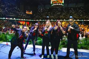 ¡Juventud Gloriosa! ¡Juventud Siempre al Frente!