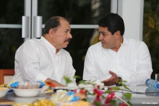 Daniel y Rosario se reúnen con presidente de Honduras