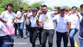 Caminata rumbo a la Hacienda San Jacinto para celebrar las batallas por la soberanía e independencia