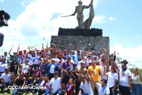 Caminata rumbo a la Hacienda San Jacinto para celebrar las batallas por la soberanía e independencia