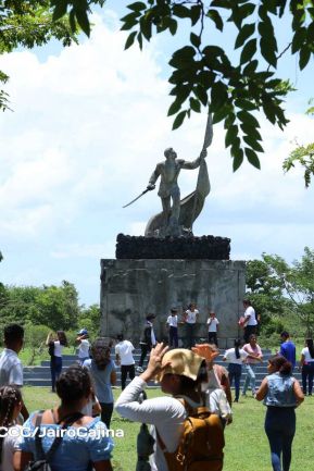 Caminata rumbo a la Hacienda San Jacinto para celebrar las batallas por la soberanía e independencia