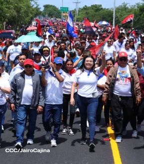 Caminata rumbo a la Hacienda San Jacinto para celebrar las batallas por la soberanía e independencia