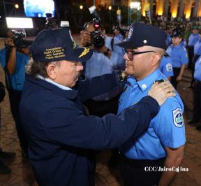 44 aniversario de fundación de la Policía Nacional