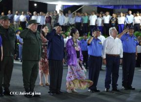 Comandante Daniel y Compañera Rosario reciben Antorcha de la Libertad Centroamericana