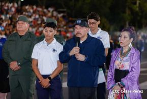 Comandante Daniel y Compañera Rosario reciben Antorcha de la Libertad Centroamericana