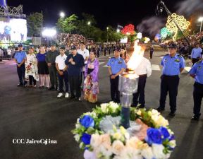 Comandante Daniel y Compañera Rosario reciben Antorcha de la Libertad Centroamericana