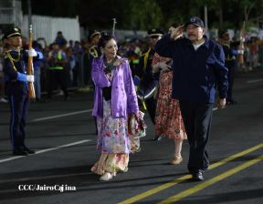 Comandante Daniel y Compañera Rosario reciben Antorcha de la Libertad Centroamericana