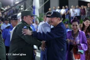Comandante Daniel y Compañera Rosario reciben Antorcha de la Libertad Centroamericana