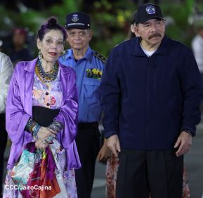 Comandante Daniel y Compañera Rosario reciben Antorcha de la Libertad Centroamericana