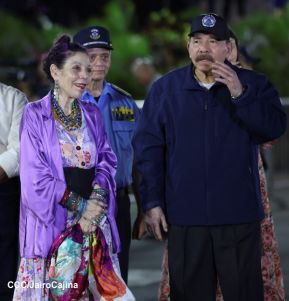 Comandante Daniel y Compañera Rosario reciben Antorcha de la Libertad Centroamericana