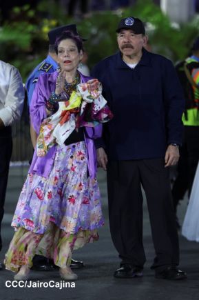 Comandante Daniel y Compañera Rosario reciben Antorcha de la Libertad Centroamericana