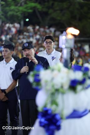Comandante Daniel y Compañera Rosario reciben Antorcha de la Libertad Centroamericana