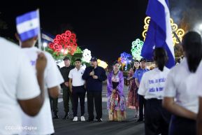 Comandante Daniel y Compañera Rosario reciben Antorcha de la Libertad Centroamericana