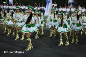 Desfile Escolar 2023 desde la Avenida de Bolívar a Chávez