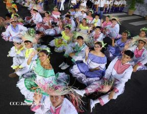 Desfile Escolar 2023 desde la Avenida de Bolívar a Chávez