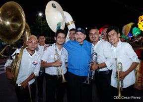 Desfile Escolar 2023 desde la Avenida de Bolívar a Chávez