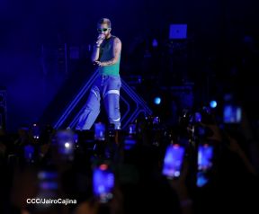 Concierto de Mora en el Polideportivo Alexis Argüello de Managua, Nicaragua