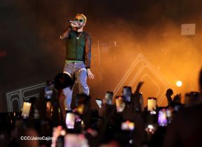 Concierto de Mora en el Polideportivo Alexis Argüello de Managua, Nicaragua