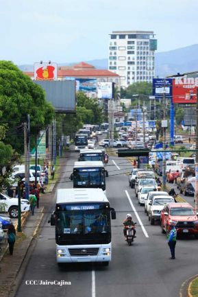 Nicaragua recibe buses procedentes de la República Popular China