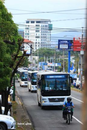 Nicaragua recibe buses procedentes de la República Popular China