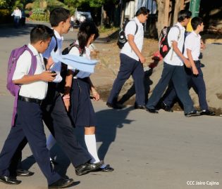 Reinician clases y realizan simulacros en colegios