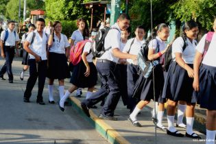 Reinician clases y realizan simulacros en colegios