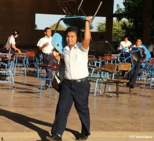 Reinician clases y realizan simulacros en colegios