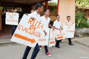 Reinician clases y realizan simulacros en colegios