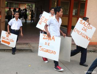 Reinician clases y realizan simulacros en colegios