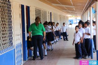 Reinician clases y realizan simulacros en colegios