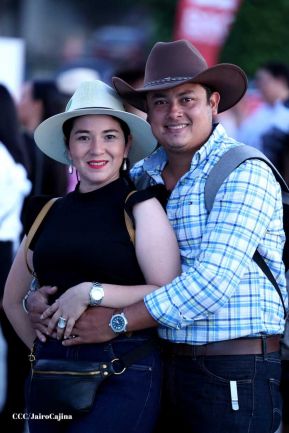 Carín León en concierto en el Estadio Soberanía