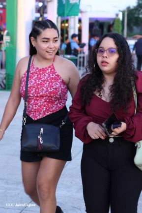 Carín León en concierto en el Estadio Soberanía