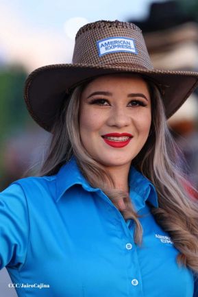 Carín León en concierto en el Estadio Soberanía