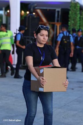 Carín León en concierto en el Estadio Soberanía