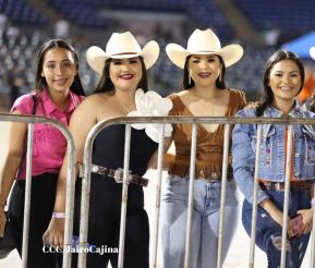 Carín León en concierto en el Estadio Soberanía