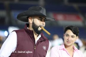 Carín León en concierto en el Estadio Soberanía