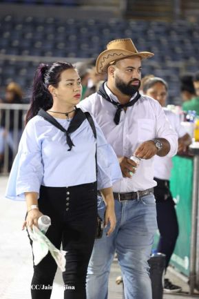 Carín León en concierto en el Estadio Soberanía