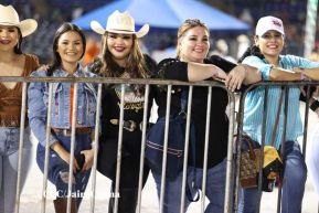 Carín León en concierto en el Estadio Soberanía