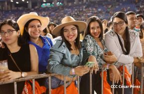 Carín León en concierto en el Estadio Soberanía