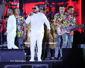 Carín León en concierto en el Estadio Soberanía