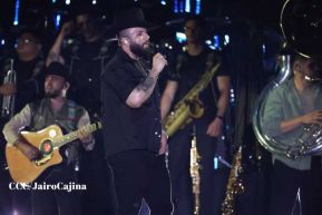 Carín León en concierto en el Estadio Soberanía