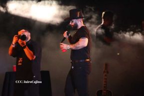 Carín León en concierto en el Estadio Soberanía