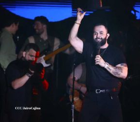 Carín León en concierto en el Estadio Soberanía