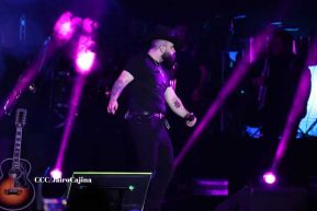 Carín León en concierto en el Estadio Soberanía