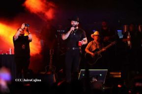 Carín León en concierto en el Estadio Soberanía