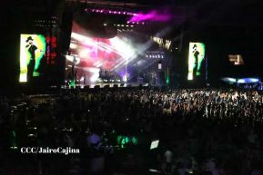 Carín León en concierto en el Estadio Soberanía