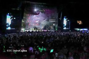 Carín León en concierto en el Estadio Soberanía