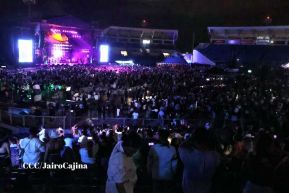 Carín León en concierto en el Estadio Soberanía