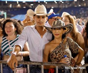 Carín León en concierto en el Estadio Soberanía