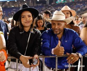 Carín León en concierto en el Estadio Soberanía